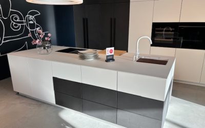 Dit kookeiland gaat de showroom verlaten VAN € 23.500 NU voor slechts € 11.750 incl. BTW, Exclusief transport en montage.